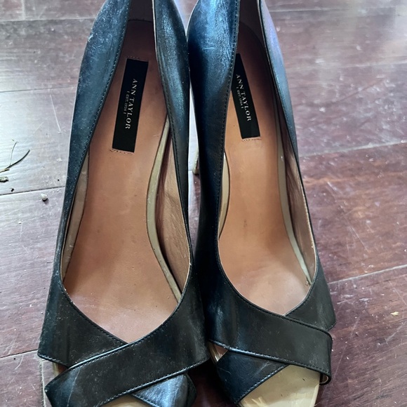 Women's Size 9.5 Ann Taylor Black LEATHER Open Toes Classic Heels Pumps GUC - Picture 1 of 5